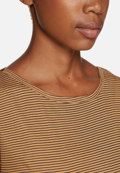 Jacqueline de Yong - Laban Tee