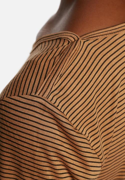 Jacqueline de Yong - Laban Tee