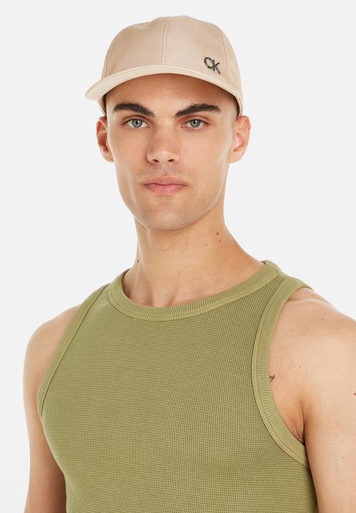 Calvin Klein - CK Saffiano Metal Bb Cap - Travertine
