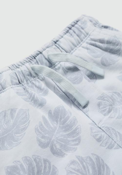 MANGO - Bermuda shorts monstera - light pastel blue