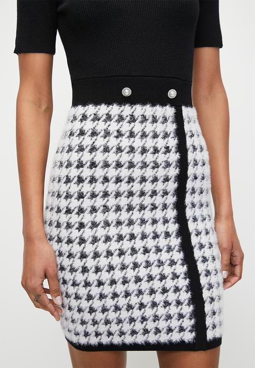 GUESS - Violet Short sleeve Dress Swtr - White & Black Pied De Poule