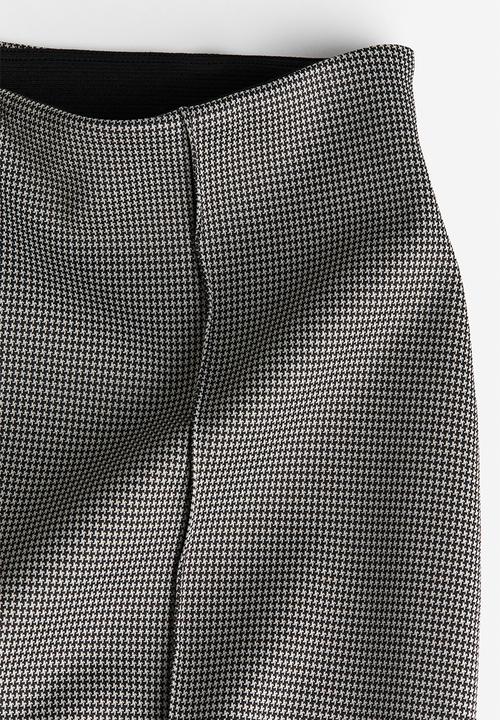 H&M - Tailored jersey trousers - Black Dogtooth-patterned