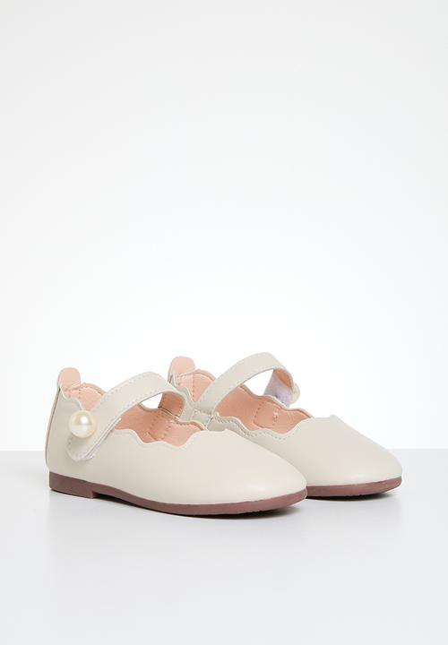 Pop Candy - Pearl buckle pump - beige