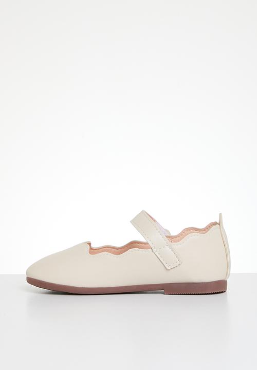 Pop Candy - Pearl buckle pump - beige