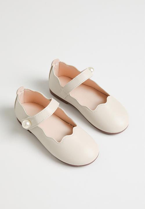Pop Candy - Pearl buckle pump - beige