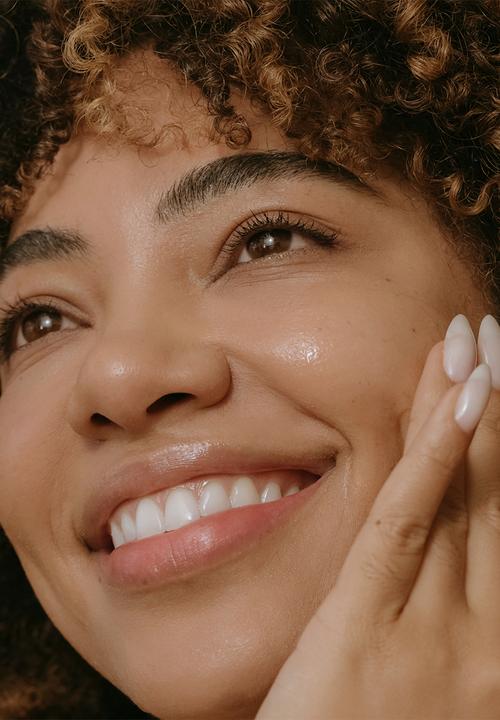 lelive. -   All Glow'd up  Brighten + Clarify Serum