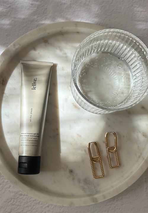 lelive. - all the shade - spf 30 sheer tinted moisturiser