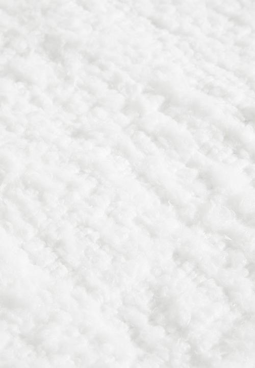 Amelia Jackson - Fluffy bath mat - white