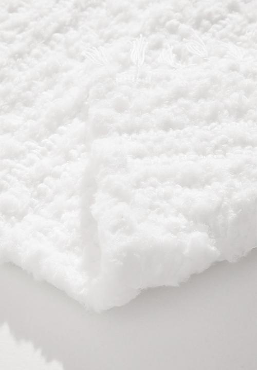 Amelia Jackson - Fluffy bath mat - white