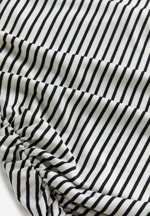 H&M - Cropped turtleneck top - white & black striped 