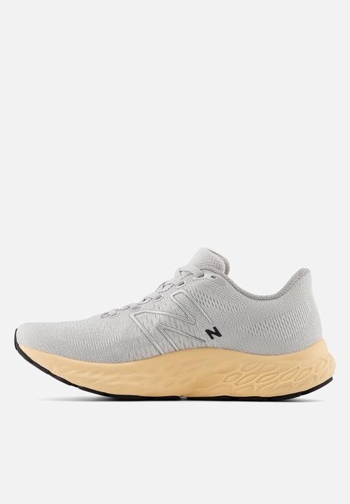New Balance  - WEVOZCC3