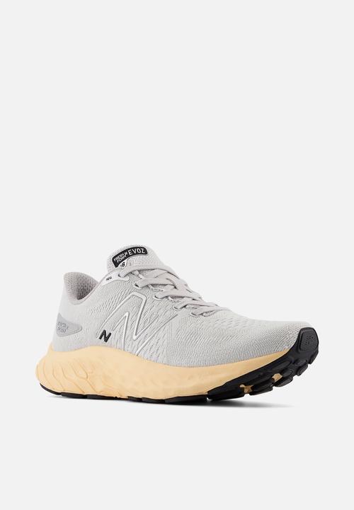 New Balance  - WEVOZCC3