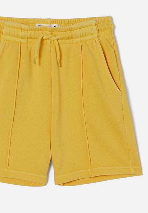 Cotton On - Henry slouch short - corn silk garment dye