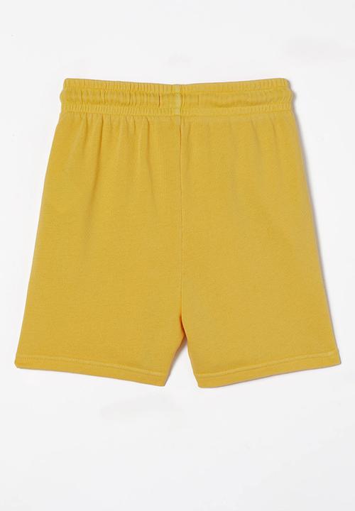 Cotton On - Henry slouch short - corn silk garment dye