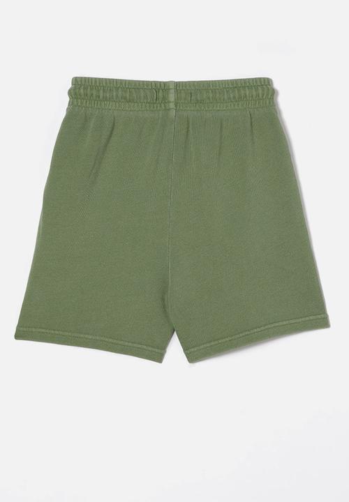 Cotton On - Henry slouch short - deep sage garment dye