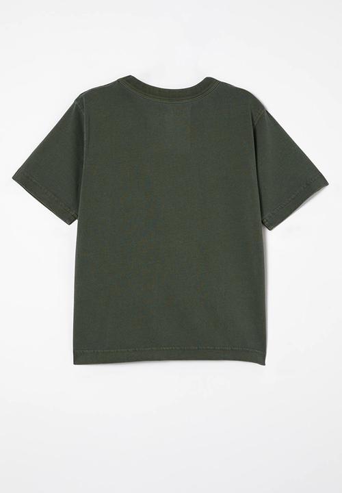Cotton On - Jonny short sleeve print tee - swag green/bro