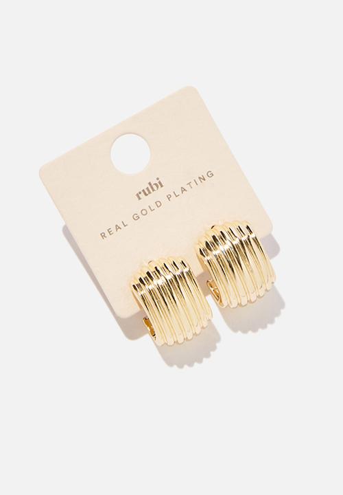 Rubi - Small charm earring-gold plated riged squoval stud
