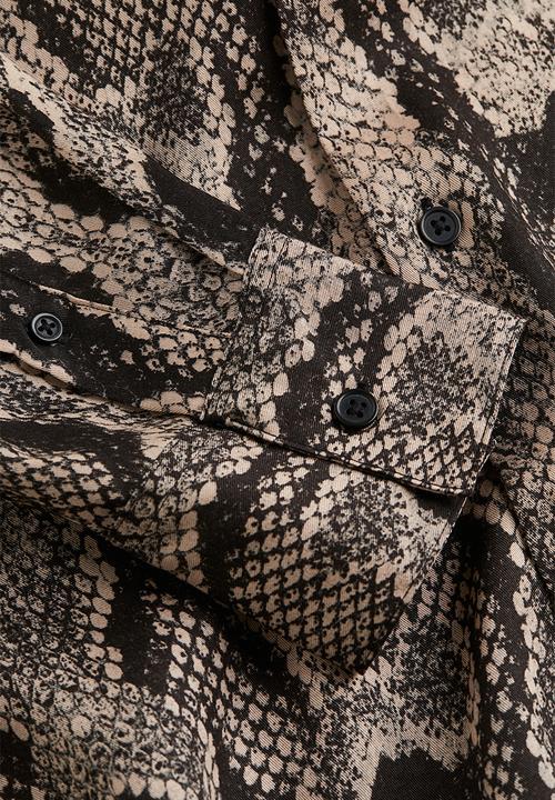 H&M - Regular fit patterned lyocell shirt - black snakeskin-patterned