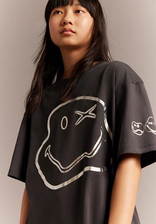 H&M - Oversized printed t-shirt - dark grey & smileyworld®