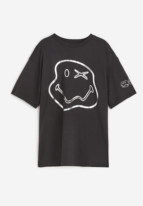 H&M - Oversized printed t-shirt - dark grey & smileyworld®