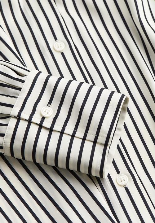 H&M - V-neck blouse - white striped