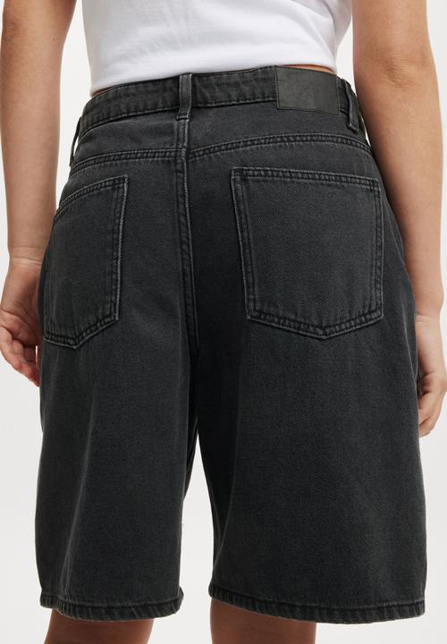 Cotton On - Super Baggy Denim Jort - Graphite Black