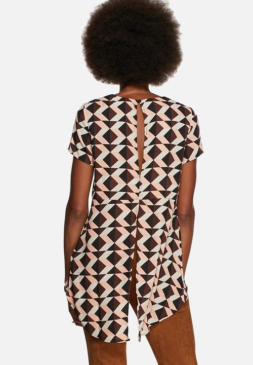 Glamorous - Triangle Geometric Scoop Top