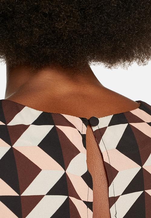 Glamorous - Triangle Geometric Scoop Top