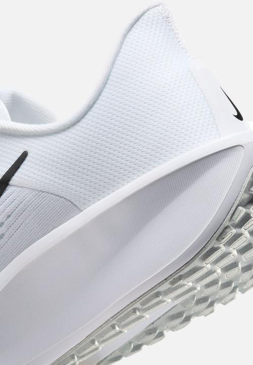 Nike - Quest 6