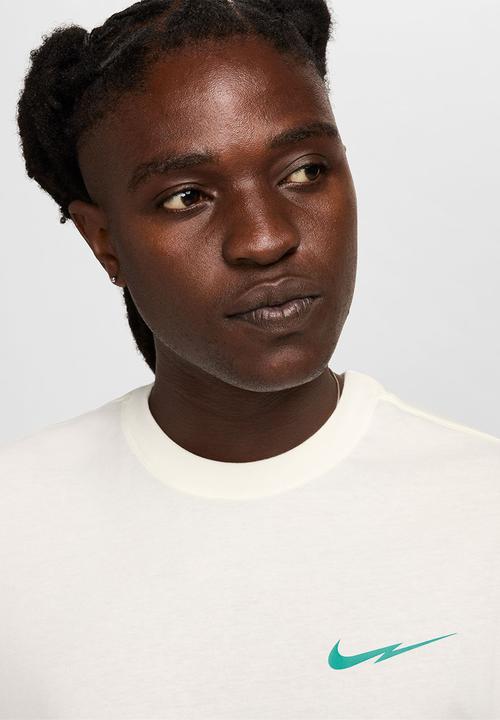 Nike - Nike Sportswear Club Tee - sail