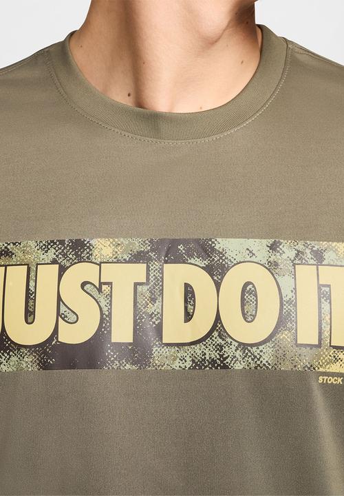 Nike - Dri-FIT Fitness   rlgd camo  T-Shirt - medium olive