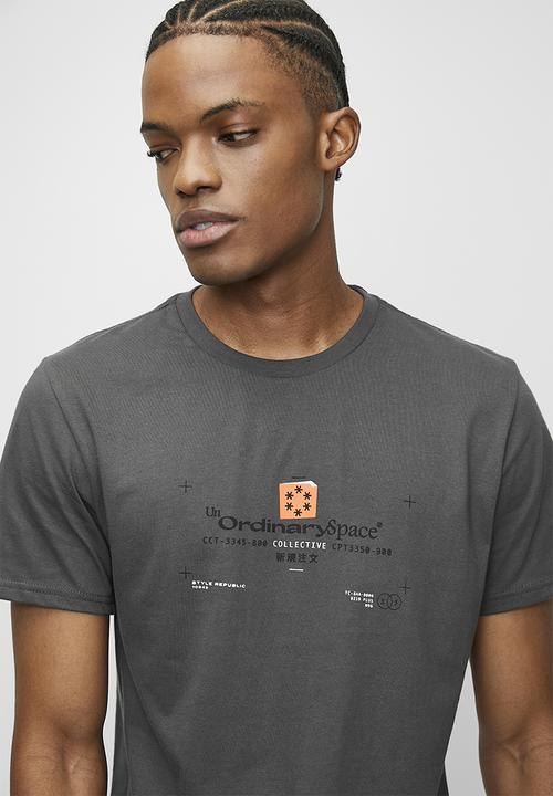 STYLE REPUBLIC - Slim Fit Art Graphic Tee - Charcoal