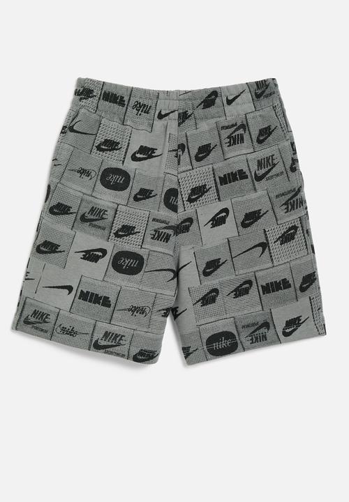 Nike - Nkb b nsw club ssnl aop short - smoke grey