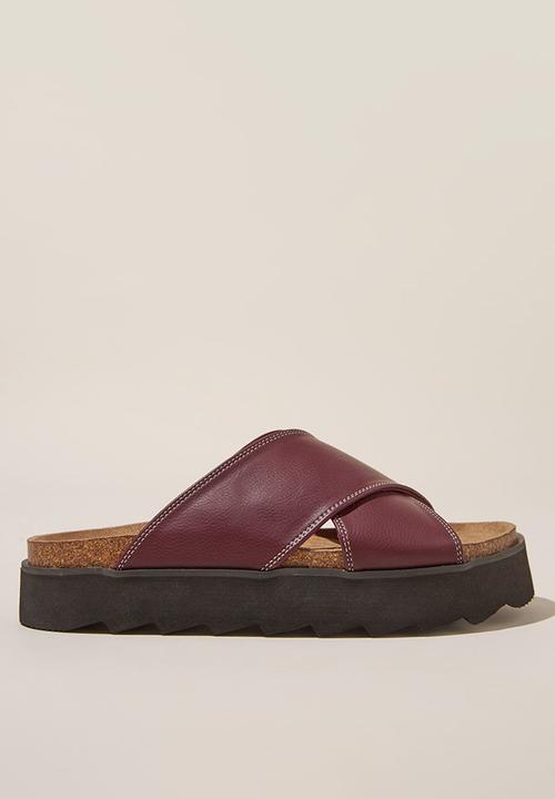 Cotton On - Rex flatform crossover slide - cherry tumbled