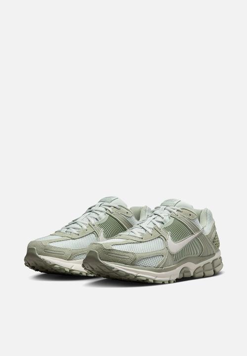 Nike - Zoom Vomero 5