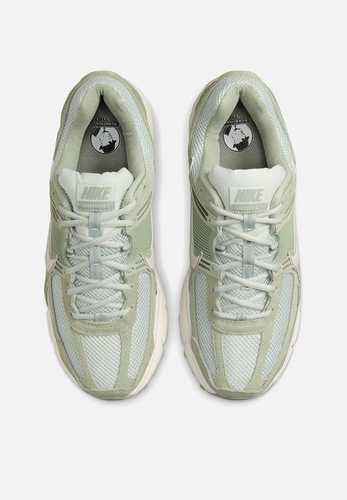 Nike - Zoom Vomero 5