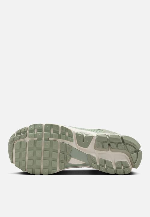 Nike - Zoom Vomero 5