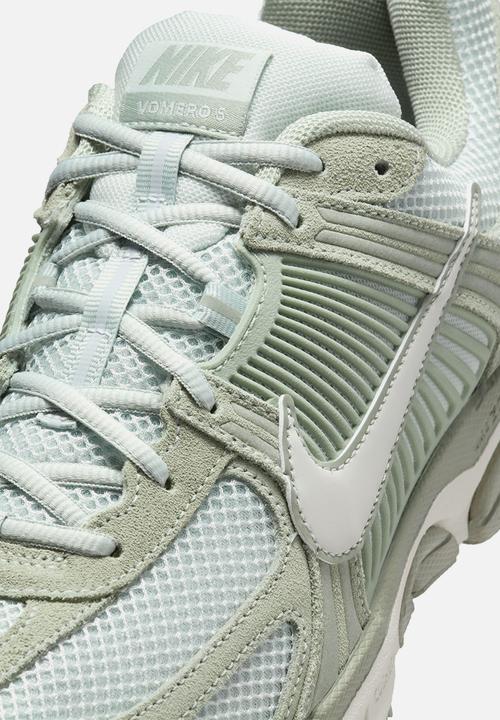 Nike - Zoom Vomero 5