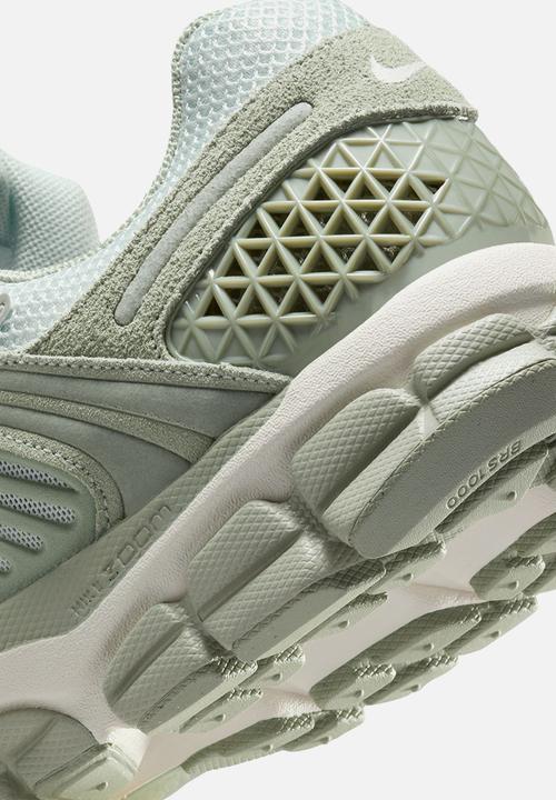 Nike - Zoom Vomero 5