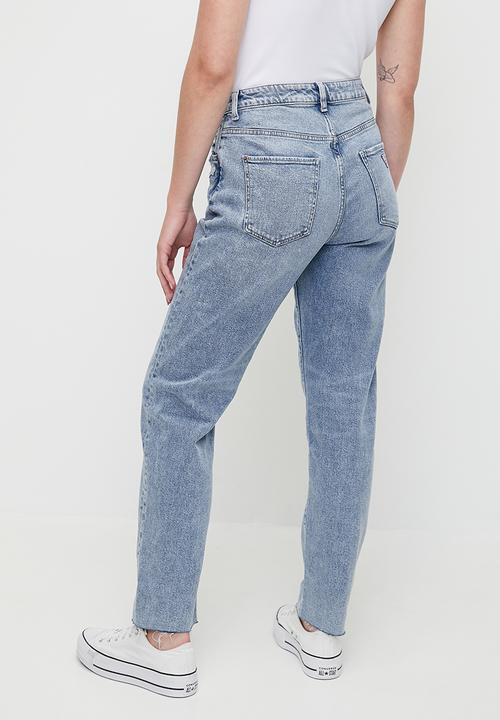 GUESS - High rise mom jean - light wash