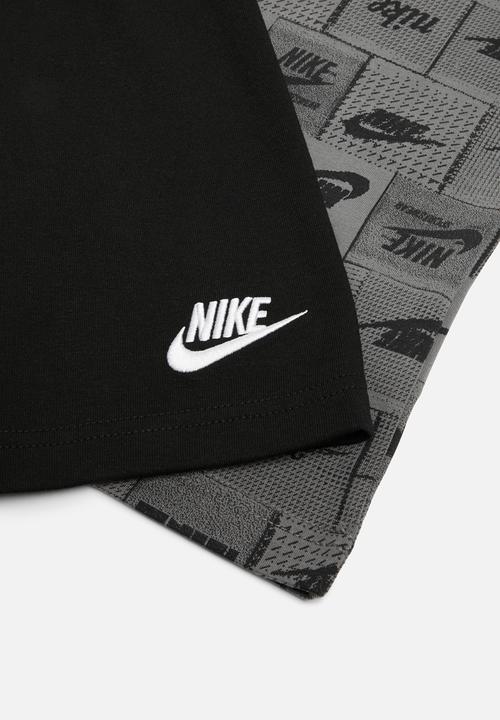 Nike - Nkb b nsw club ssnl aop short - black