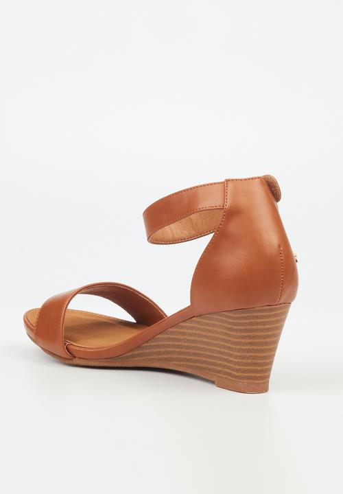 Butterfly Feet - Shani 5 wedge - tan