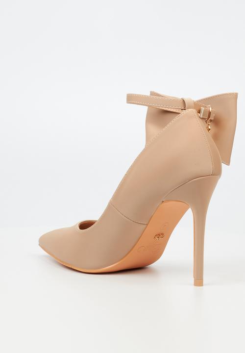 Miss Black - Lola 32 court - champange