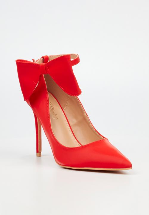 Miss Black - Lola 32 court - red