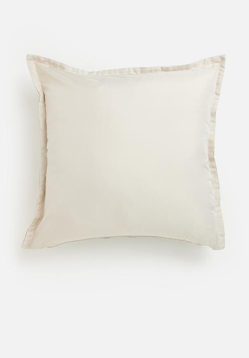 Grey Gardens - Antique flower cushion cover - multi