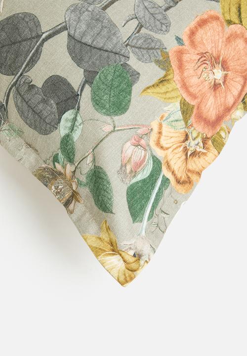 Grey Gardens - Antique flower cushion cover - multi