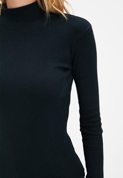 Trendyol - Fitted Small Collar Long Sleeve Ribbed Stretch Knit Blouse - Black