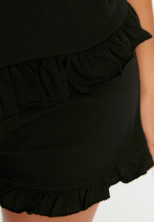 Trendyol - Plus Hanger Knitted Ruffle Detailed Pajamas Set - Black