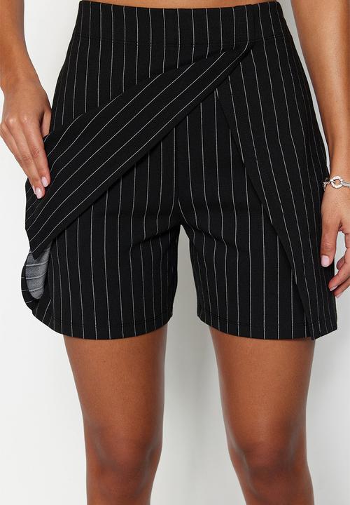 Trendyol - Smart Striped Mini High Waist Knitted Shorts Skirt - Black