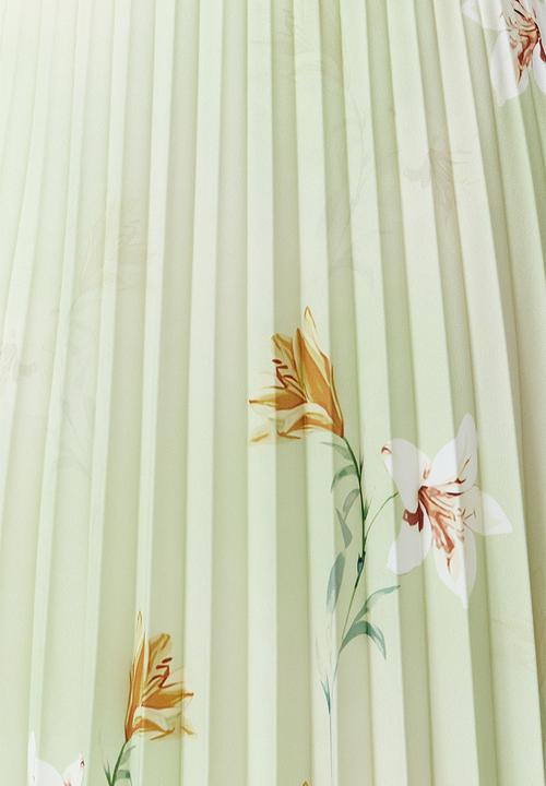 Trendyol - Floral Pattern Pleated Satin Fabric Maxi Length Woven Skirt - Green